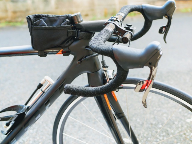ペダルなどロードバイクのパーツを購入するなら在庫や品揃えが豊富なインターネット店舗も便利！